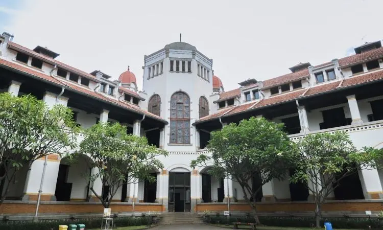 Lawang Sewu: Menjelajahi Misteri dan Sejarah di Bangunan Bersejarah Semarang