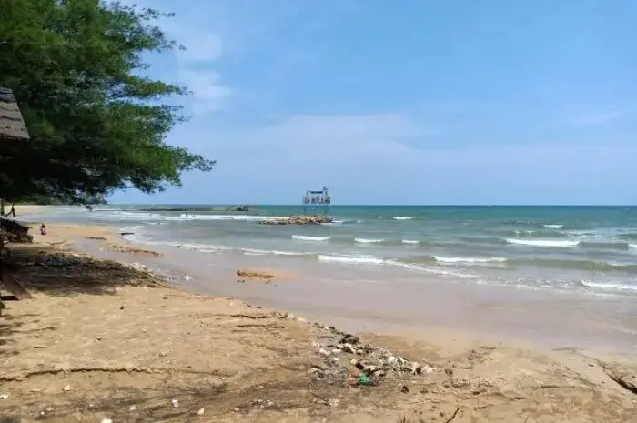 Pantai Lon Malang, Pantai Indah dengan Panorama Alam Memukau